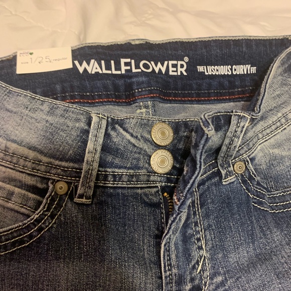 NWT size 1/25 regular Wallflower bootcut jeans! Luscious curvy fit. - Picture 1 of 5